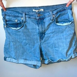 Levi mid length Jean shorts size 31.